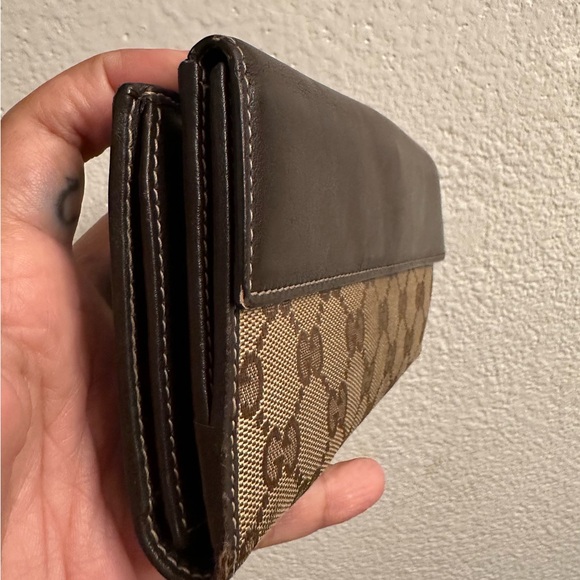 Gucci Tan and Brown Monogram Wallet with Heart Accent - Picture 4 of 8